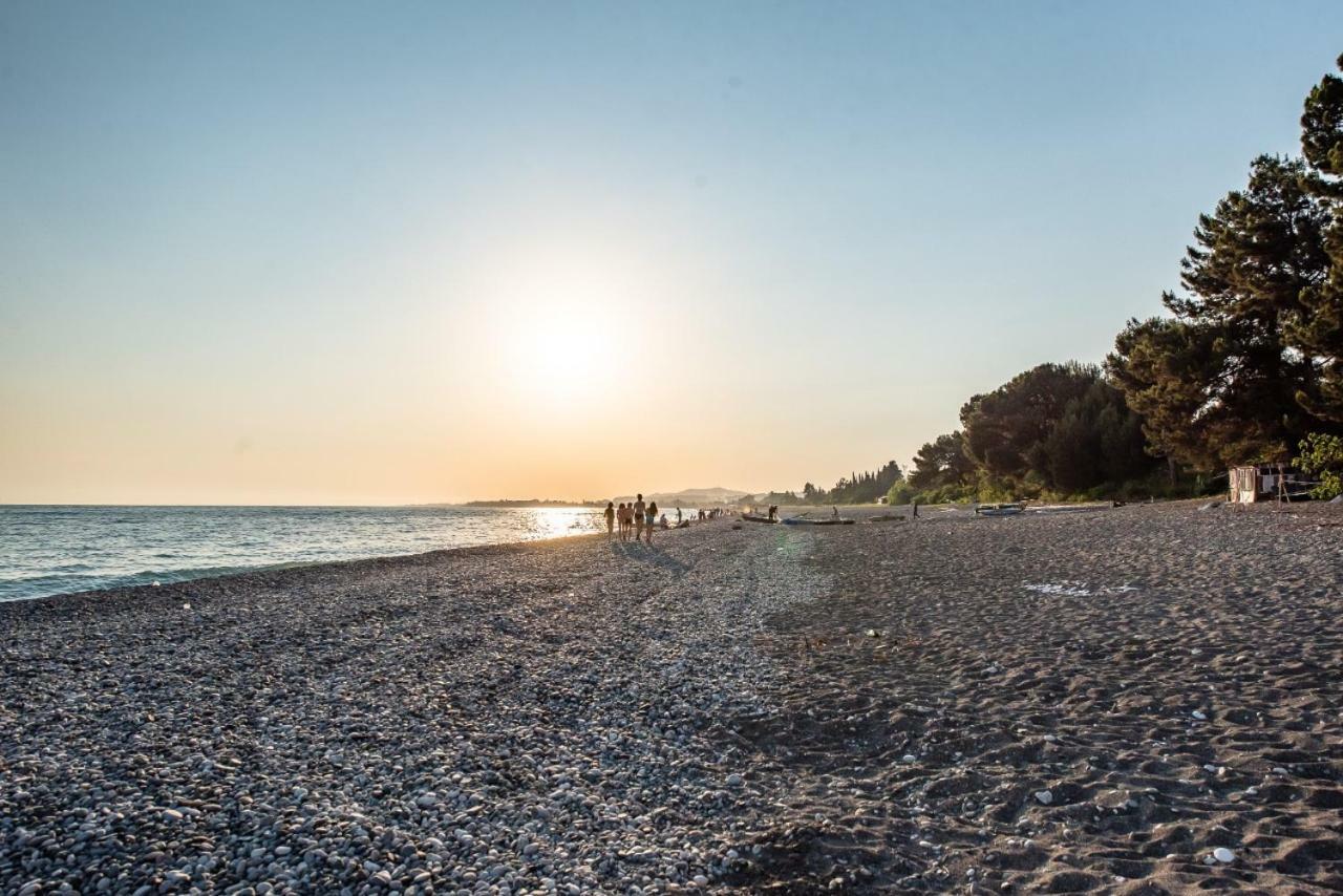 Park-Hotel Abkhazia Tsandrypsh ภายนอก รูปภาพ